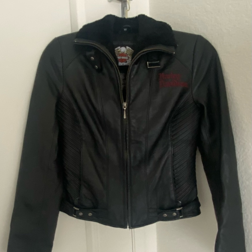 Harley Davidson Vintage Ladies Leather Jacket… Fitted Perfectly. Rare Find…